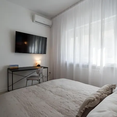 2 Bedrooms Old Center *