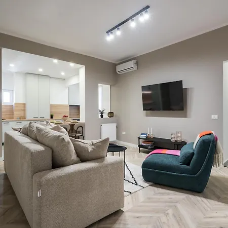 2 Bedrooms Old Center Apartment